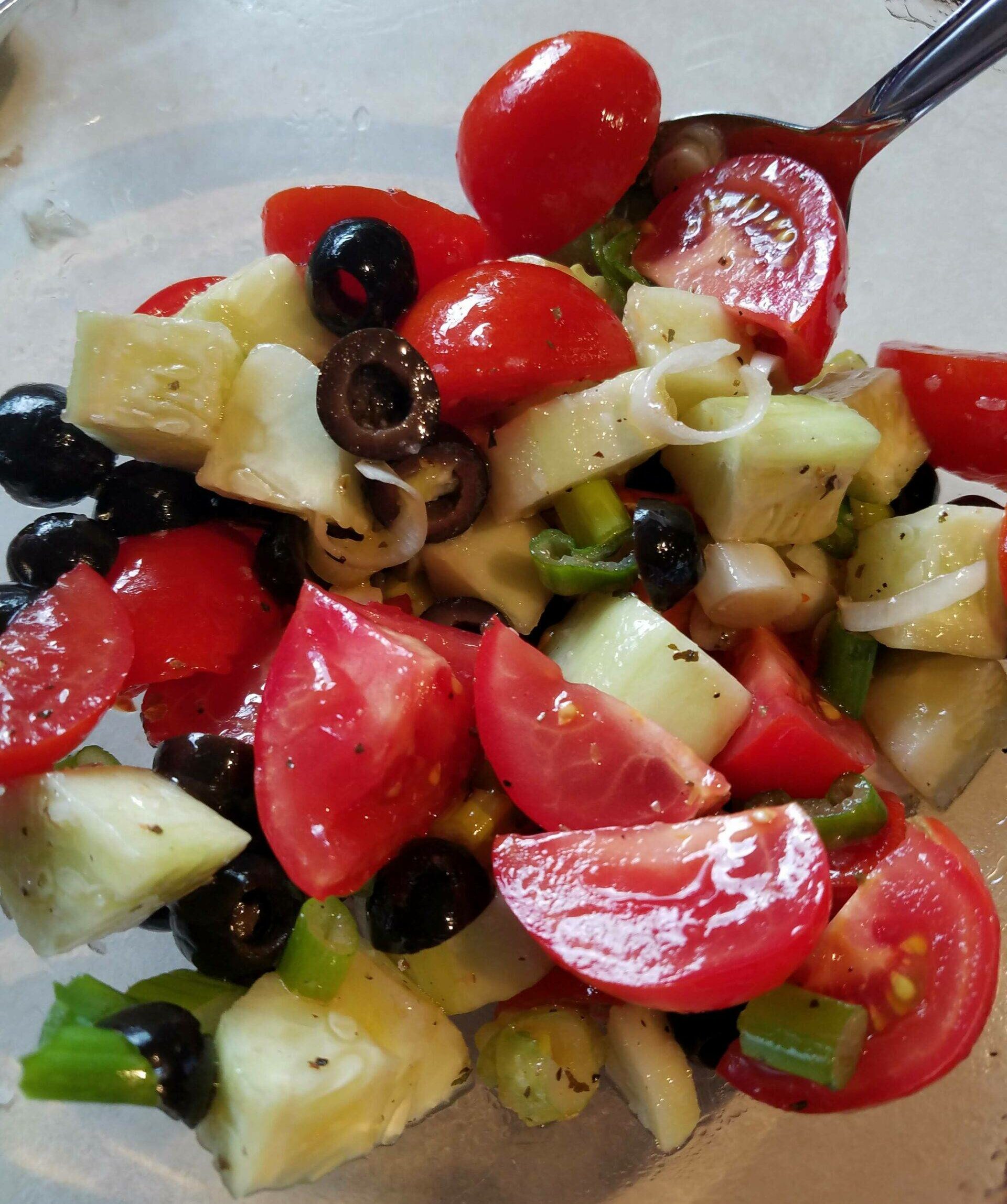 tomato-cucumber-salad-and-vinaigrette-staying-on-budget